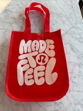 quilted grid tote bag 26l lululemon Lululemon Quilted Grid Tote Bag